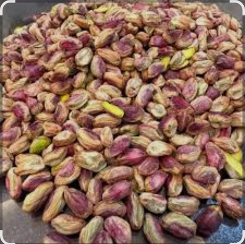 مغز پسته 🌿 خالص، تازه و سرشار از طعمی اصیل 💚 مناسب برای آجیل، شیرینیپزی، تزئین دسر و استفاده روزمره انتخابی سالم، مقوی و خوشخوراک برای تمام سلیقهها ✨