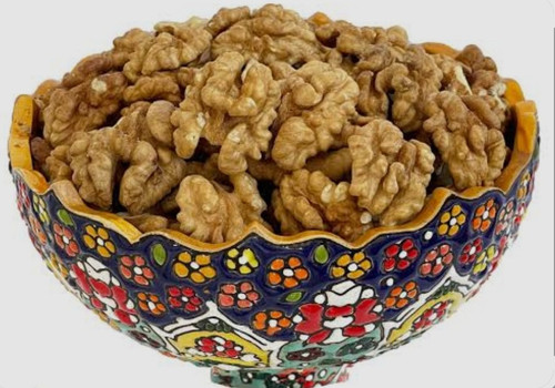 مغز گردو تازه، درشت و پرمغز با طعمی اصیل و طبیعی سرشار از خواص مفید و انتخابی عالی برای آجیل، صبحانه، شیرینیپزی و غذاهای خانگی کیفیتی که از اولین لقمه حس میشود