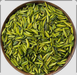 خلال پسته تر و تازه و سبزرنک