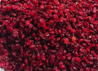 زرشک درجهیک و طبیعی محصول خراسان جنوبی، با رنگ قرمز براق و طعم ملس